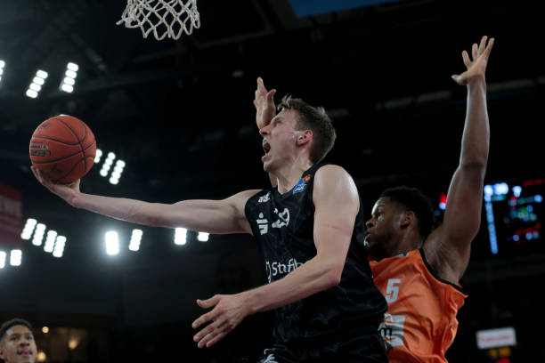 何反击的机 何反击的机