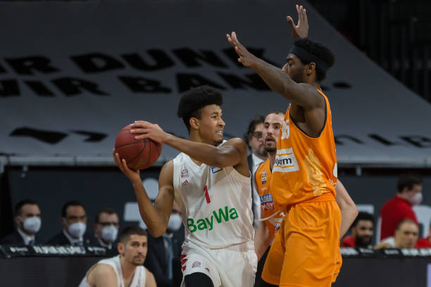 时刻站出来 时刻站出来