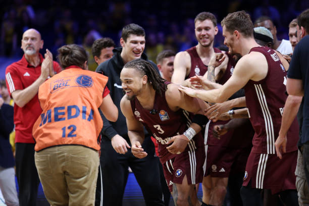 时刻站出来 时刻站出来